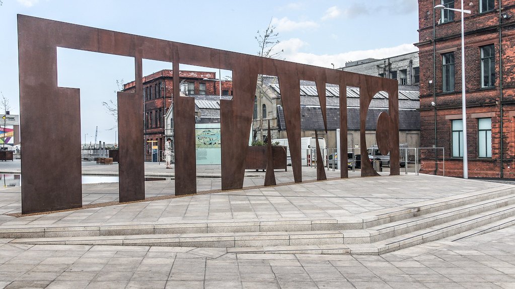 steel sign saying titanic